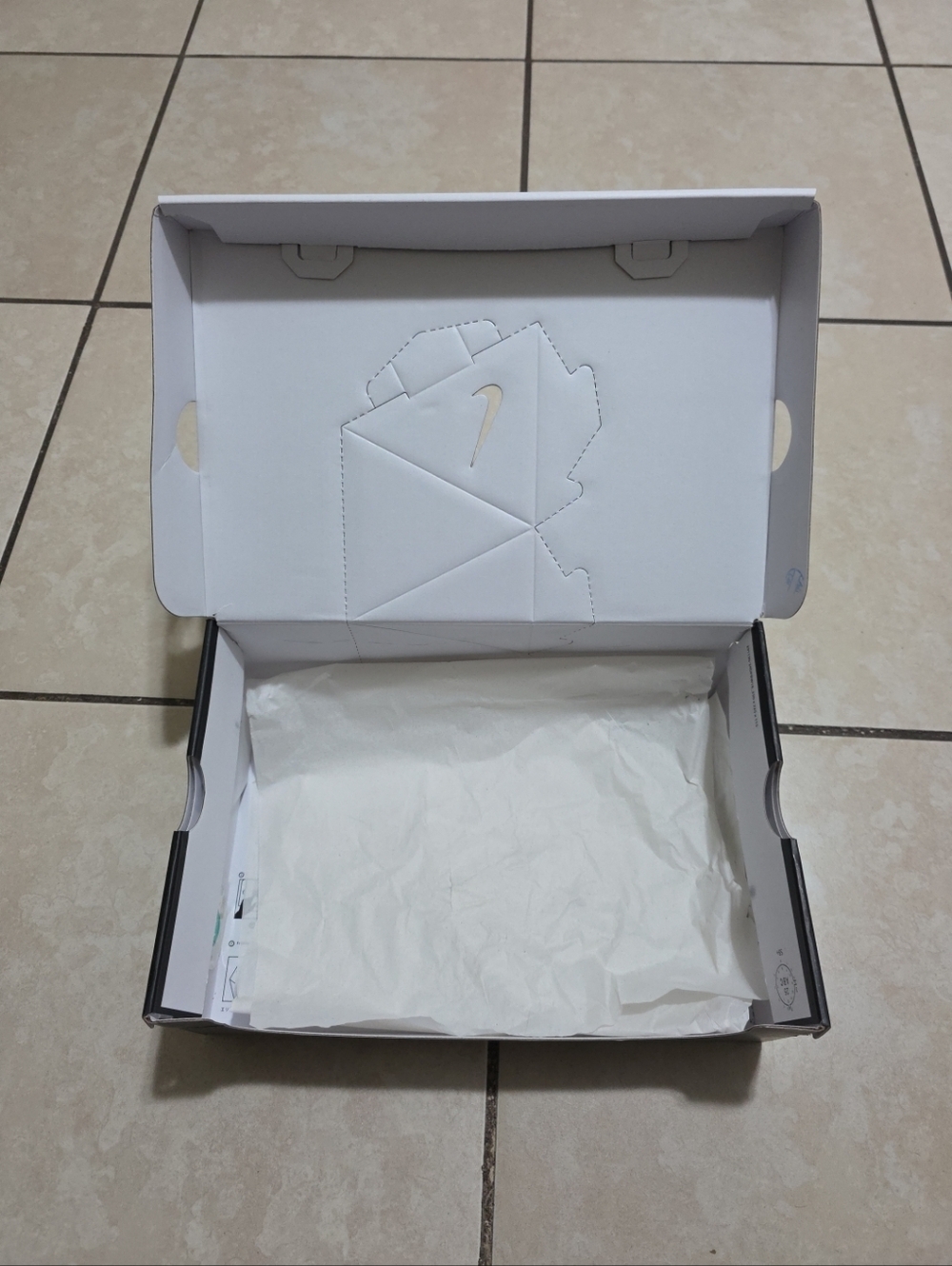Empty Shoe Box - Picture 7 of 9